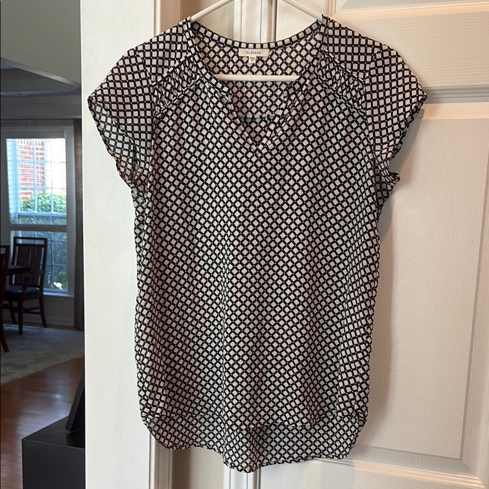 Pleione Black and White Flutter Sleeve Blouse